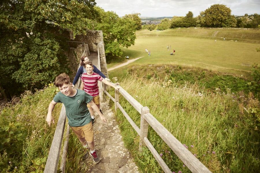 Isle of Wight: Carisbrooke Castle Entry Ticket - Begin with the introductory film