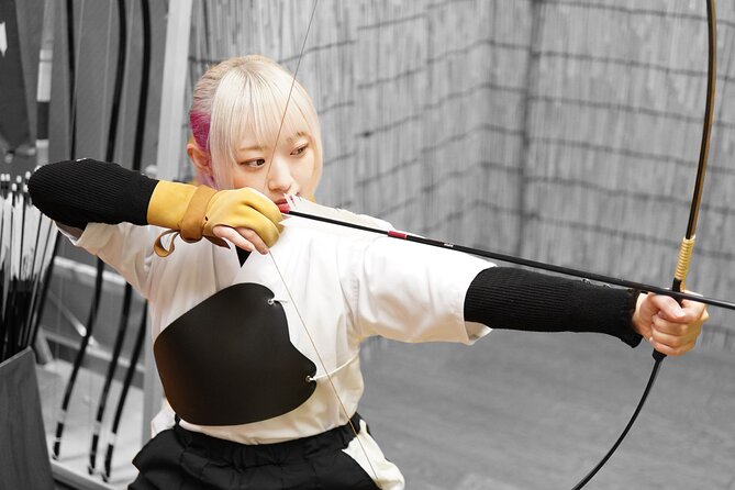 Japanesel Archery Experience HIROSHIMA CASTLE SHARAKU - Getting dressed in dogi and hakama