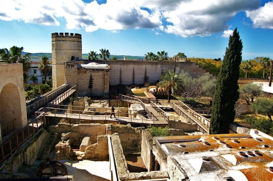 Jerez: City Guided Tour and the Alcazar - Reaching the Alcázar and its Almohad defenses