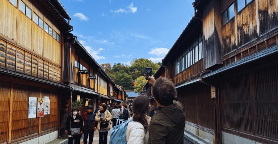 Kanazawa: Half-Day Private Tour - Garden, Castle, Geisha - Starting at Oyama Shrine’s unusual gate