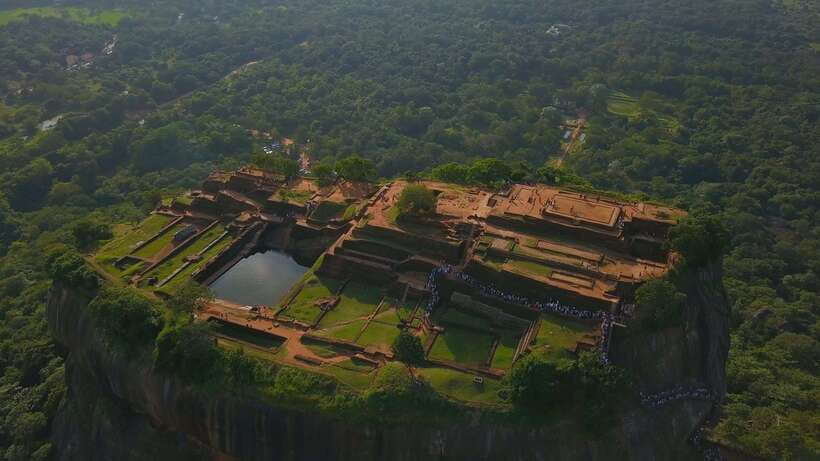 Kandy: Sigiriya Fortress & Cave Temple Full Day Private Tour - Dambulla’s painted cave shrines