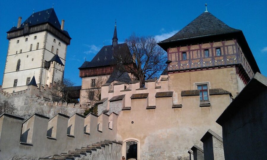 Karlstejn Castle & Crystal Manufactory - Private Tour - The 1-Kilometer Climb to the Castle
