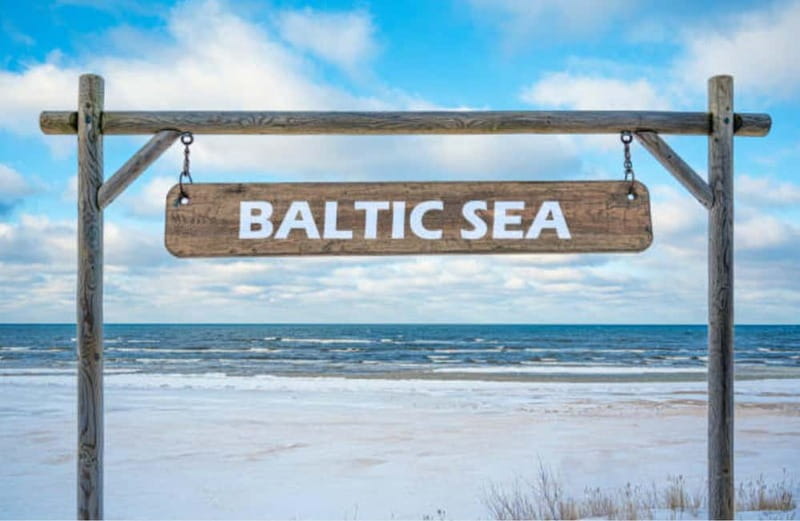 Kemeri N Park, Jurmala, Lake Melnezers & White Castle Hotel - Jurmala, Latvia’s best-known beach resort