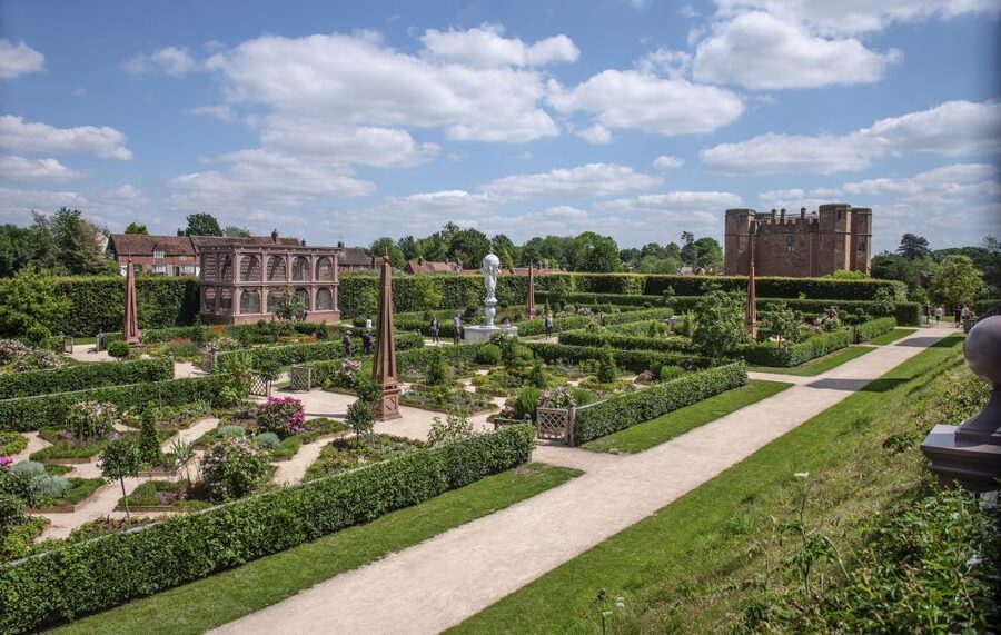 Kenilworth Castle and Elizabethan Garden Entry Ticket - The castle keep, ruins, and high views