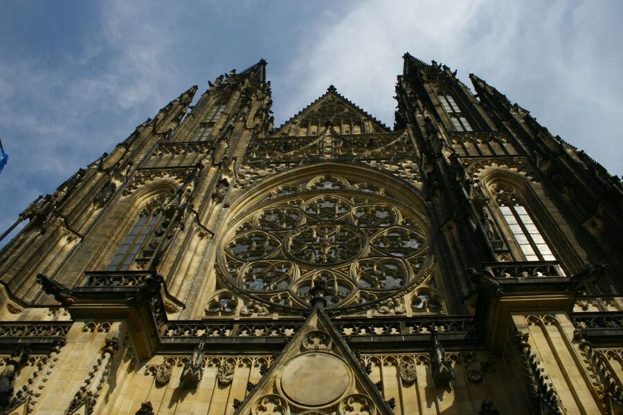 Klara's Prague Castle private tour - Meeting your guide and riding the tram uphill