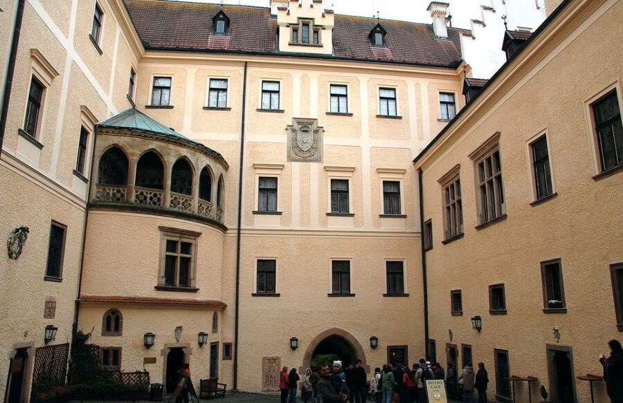 Konopiště: Chateau Tour from Prague - Arriving at the chateau grounds