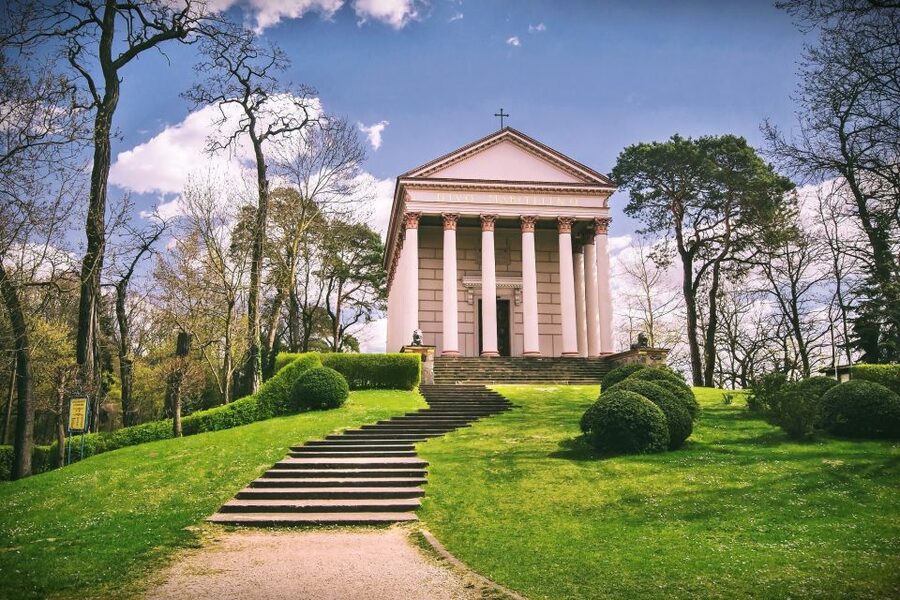 Kornik Castle and Rogalin Palace Half-Day Private Tour - Timing, seasons, and practical expectations