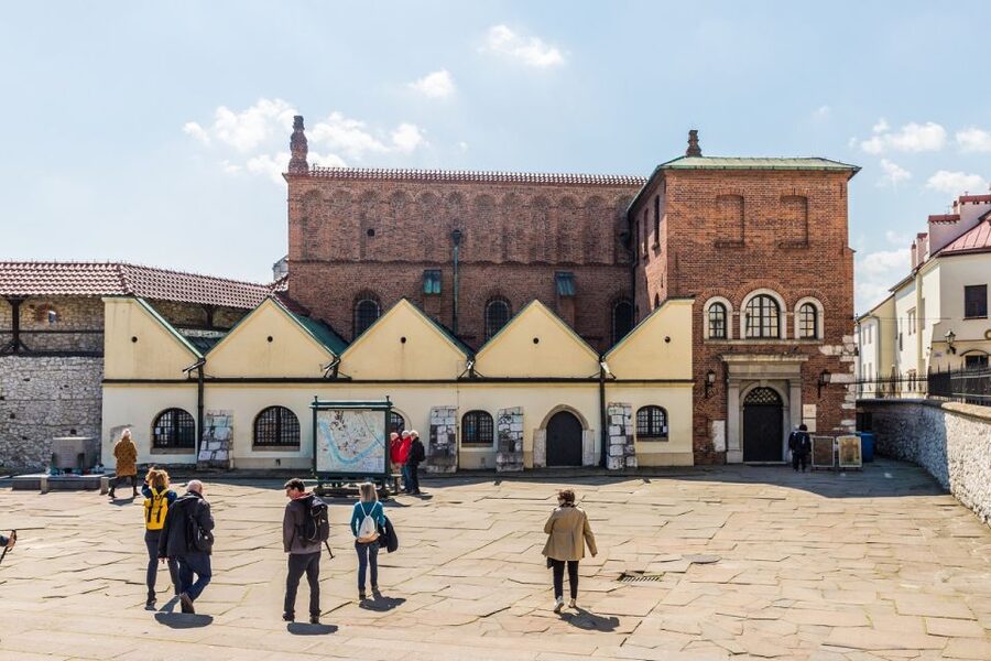 Kraków: 3-Day Wawel Castle, Wieliczka, and Auschwitz Tour - Who should book this experience?
