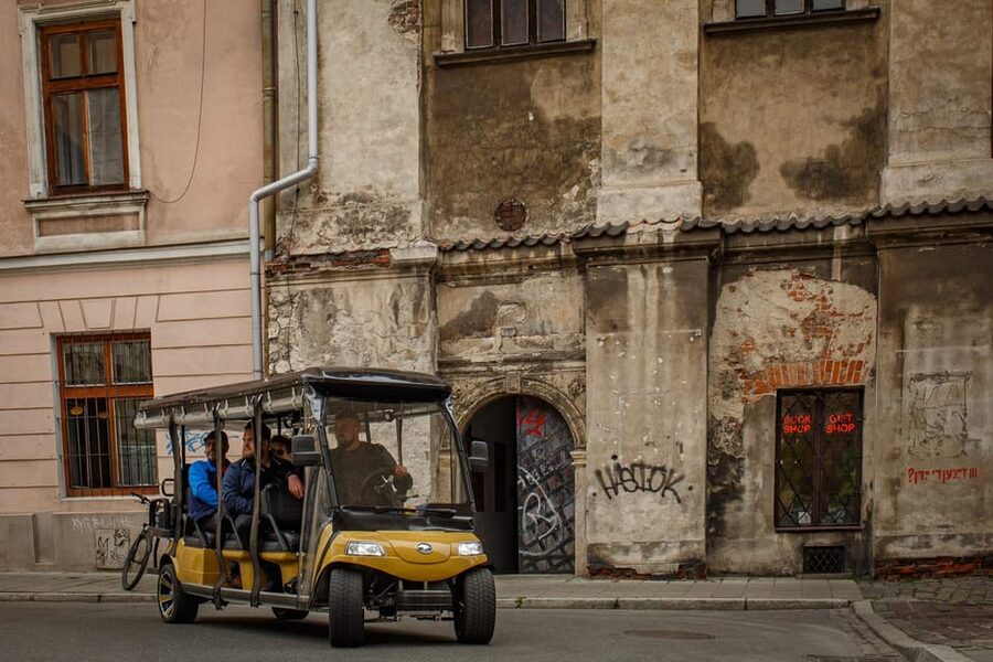 Krakow: Old Town and Wawel Castle Guided Golf Cart Tour - From the Czartoryski Museum to the Main Square