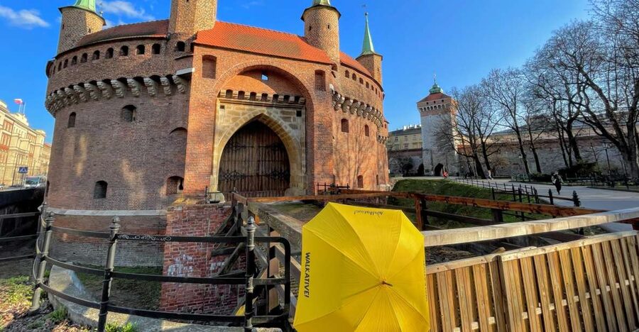 Kraków: Old Town & Wawel Castle Walking Tour in English - Main Market Square and St. Mary’s Basilica