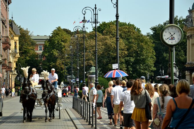 Krakow's Essential Tour of the Old Town and Wawel Castle - Rynek Główny, the Cloth Hall, and the old city center
