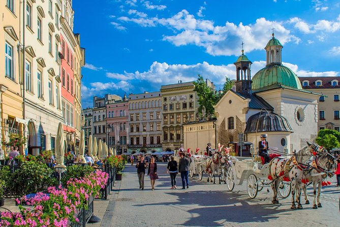 Krakow: Skip-the-Line Wawel Castle & Old Town Guided Tour - The Cloth Hall and Krakow’s trading center