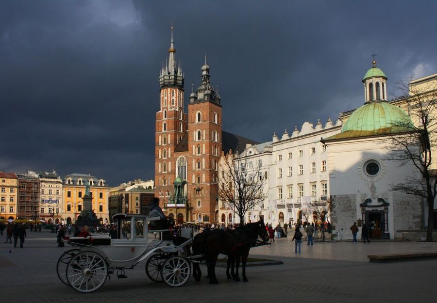 Krakow: Skip-the-Line Wawel Castle & Old Town Guided Tour - Is $196 per person a fair price?