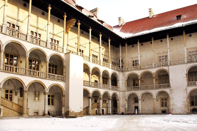 Krakow: Wawel Castle & Cathedral Guided Tour - The Gothic cathedral and its royal connections