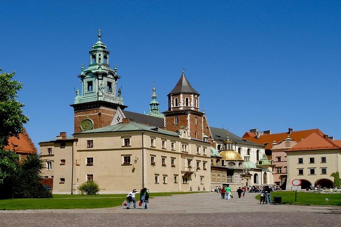 Krakow: Wawel Castle & Cathedral Guided Tour - The crypts beneath the cathedral