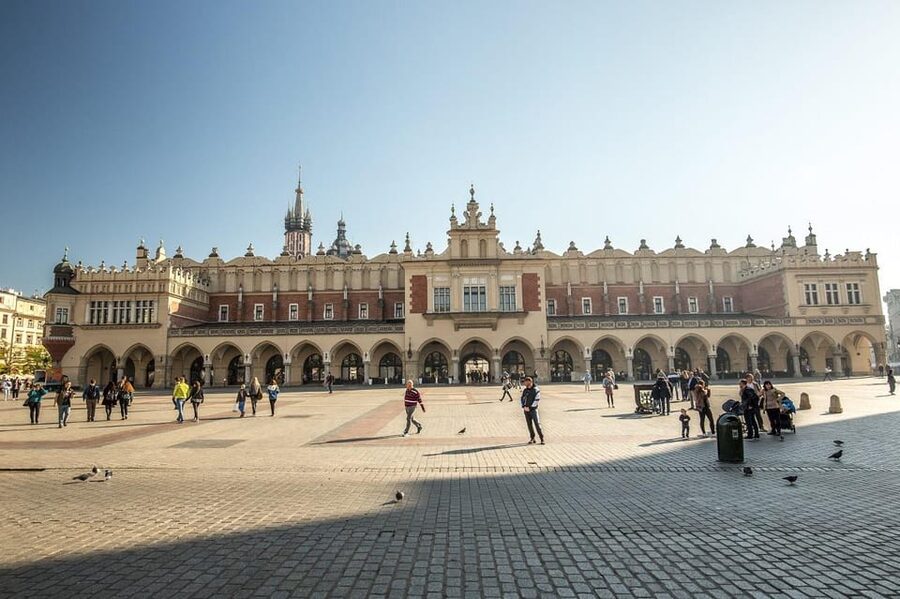 Krakow: Wawel Castle & Cathedral, Old Town & City Basilica - The guide can make or break the experience