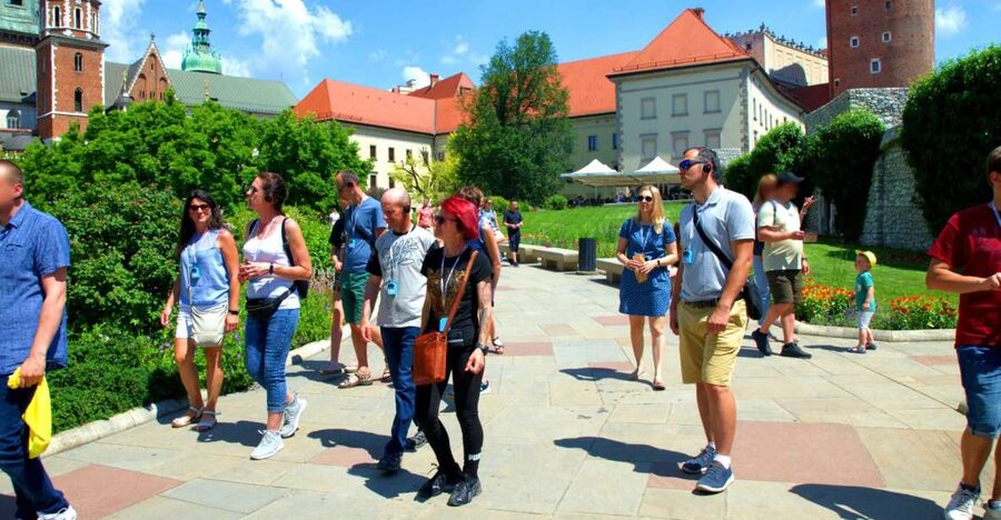 Krakow: Wawel Castle Guided Tour with Entry Tickets - Why Wawel Castle matters in Krakow