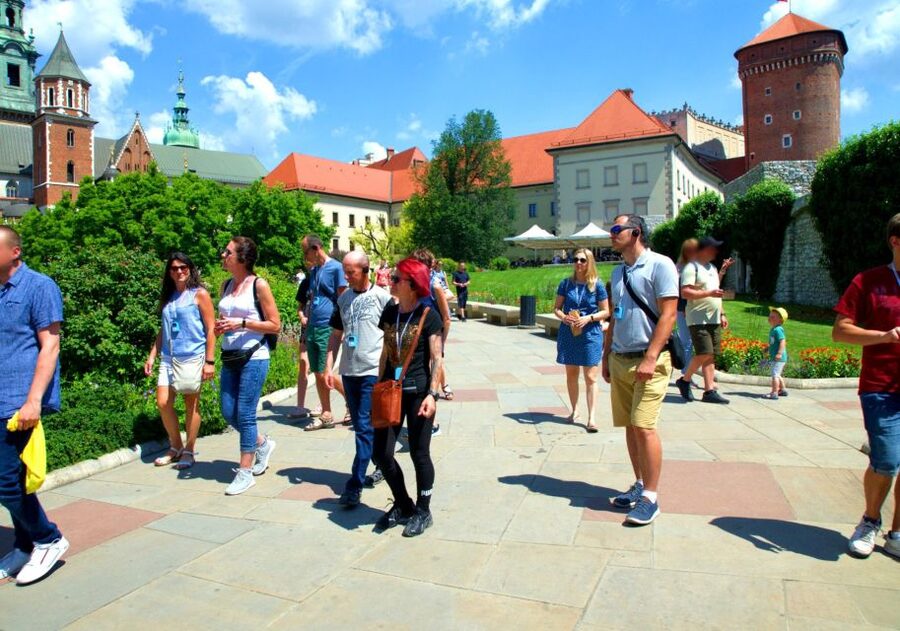 Krakow: Wawel Castle Guided Tour with Entry Tickets - Walking up Wawel Hill
