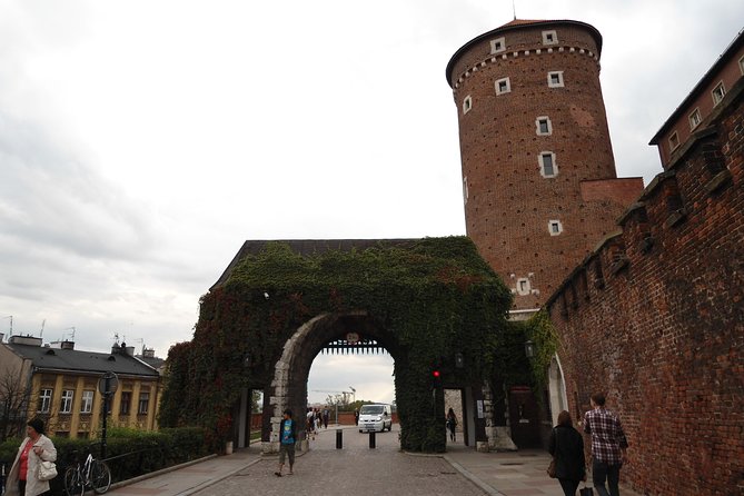 Krakow: Wawel Castle Guided Tour - Choosing your one permanent exhibition
