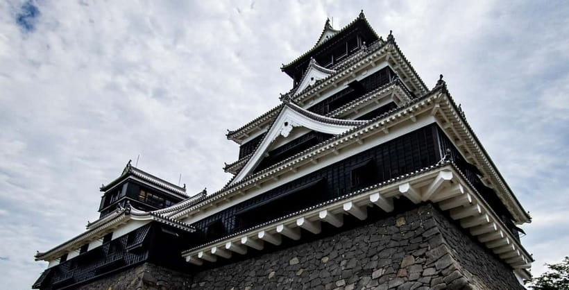 Kumamoto: Castle Admission Ticket - Entering the castle and following the outdoor route