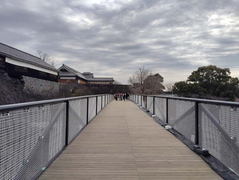 Kumamoto: Castle Express Guided Tour - Seeing the damage from the 2016 earthquake