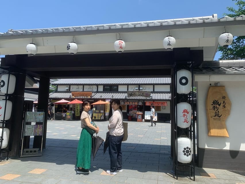Kumamoto Castle Guided Tour with Locals - The earthquake story and restoration work