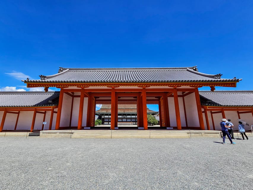Kyoto: Imperial Palace & Nijo Castle Guided Walking Tour - Small details that improve the day