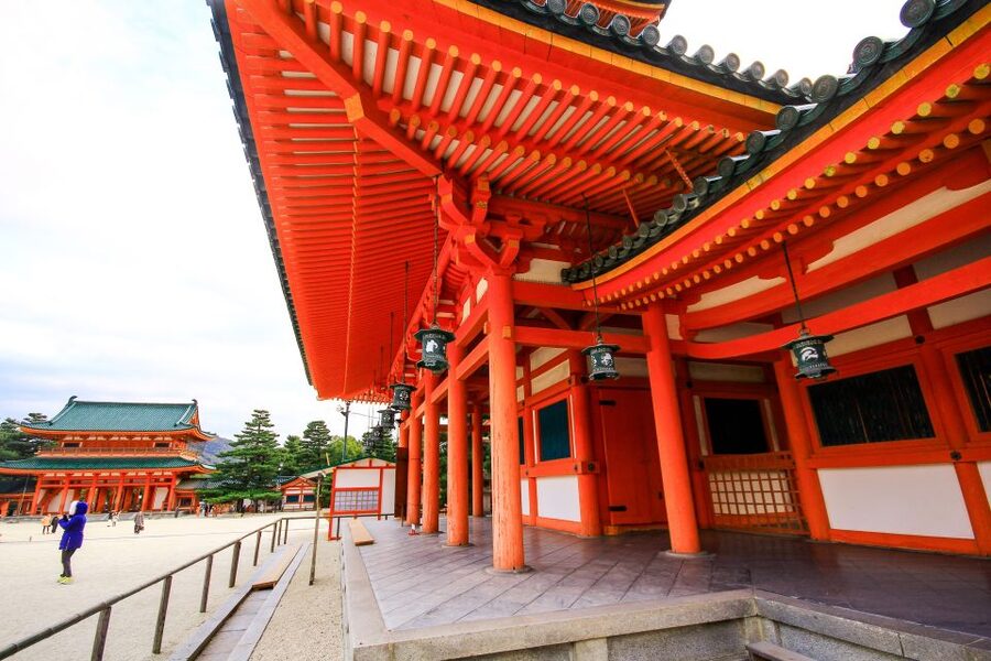 Kyoto: Imperial Palace & Nijo Castle Guided Walking Tour - Who should book this walking tour?