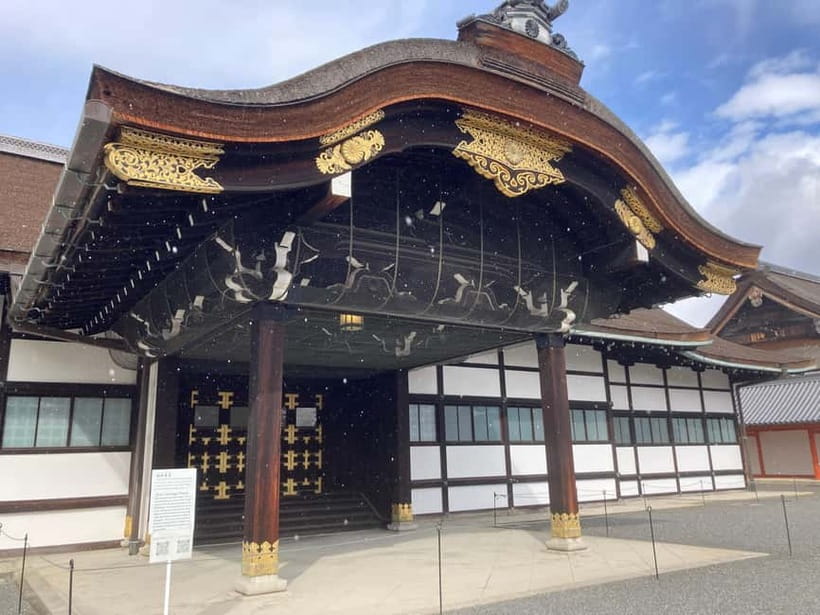 Kyoto: Nijo Castle and Kyoto Imperial Palace Guided Tour - What the Art Gallery adds
