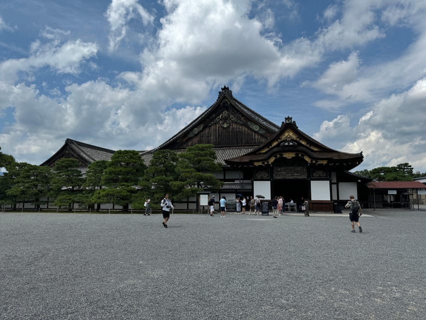 Kyoto: Nijo Castle & Gardens 2-Hour Guided Tour - Practical details that affect your day