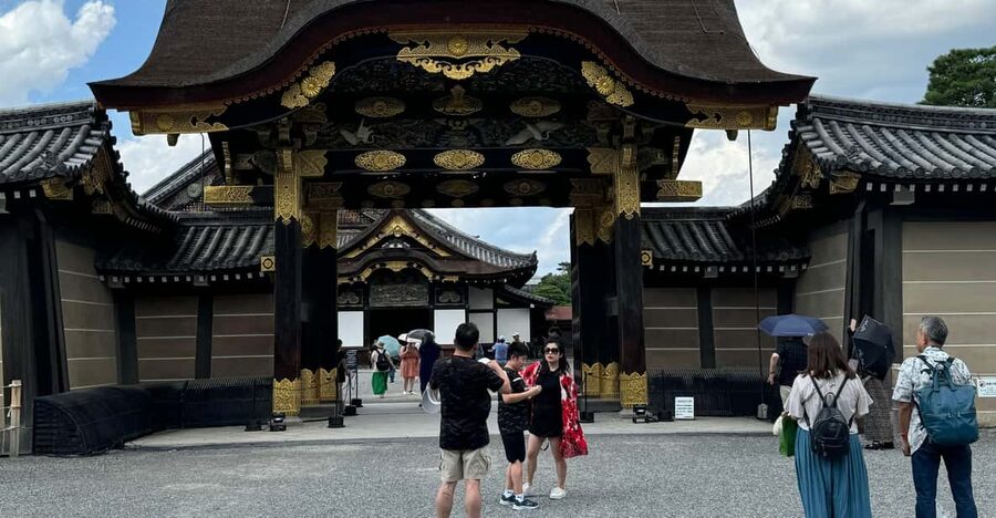 Kyoto: Nijo Castle & Gardens 2-Hour Guided Tour - Meeting at Higashi-Ohtemon main gate