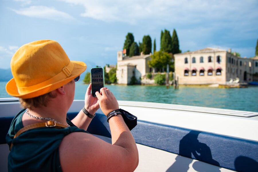 Lake Garda: Historic Castle Cruise with Wine Tasting - Sirmione, the Grottoes of Catullus, and the southern lake