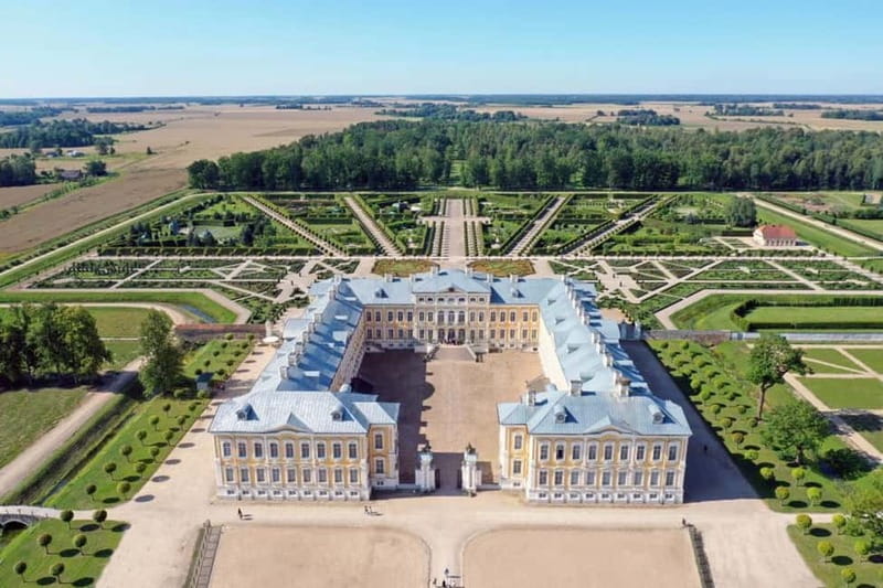 Latvian Palace and Medieval Castle Private Trip - What the private minivan adds