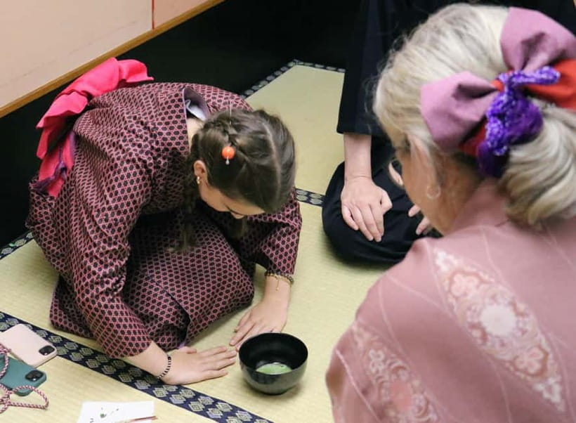 Learn Zen in a class of making Matcha tea near Osaka Castle - Learning the tea ceremony as a samurai guest
