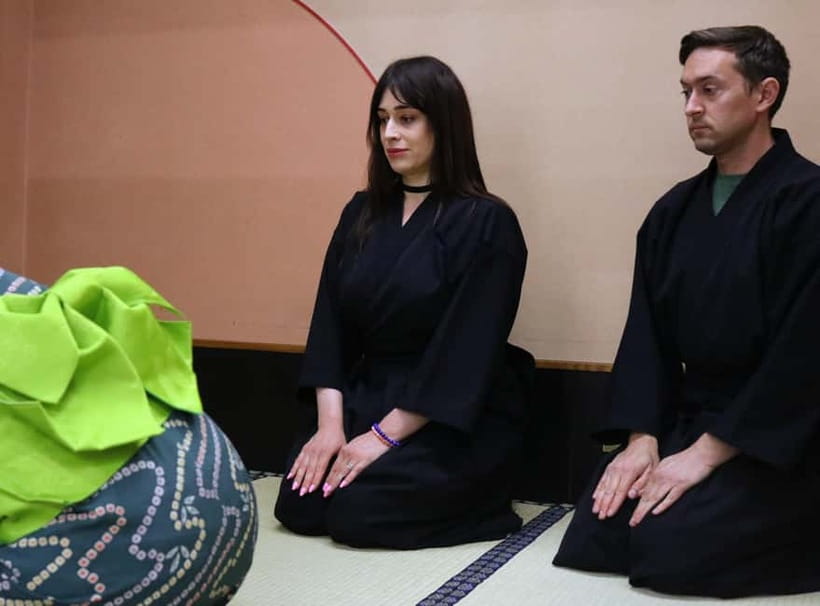 Learn Zen in a class of making Matcha tea near Osaka Castle - Choosing kimono or samurai clothing