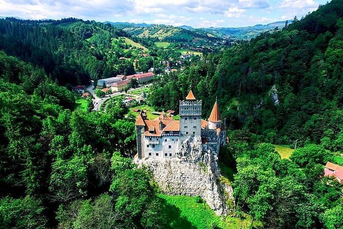 Libearty Bear Sanctuary and Dracula's Castle - Day Tour from Bucharest - Understanding Bran Castle beyond Dracula