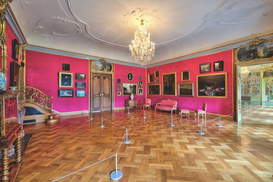 Lichtenwalde Castle: Guided tour - Who should book this castle visit?