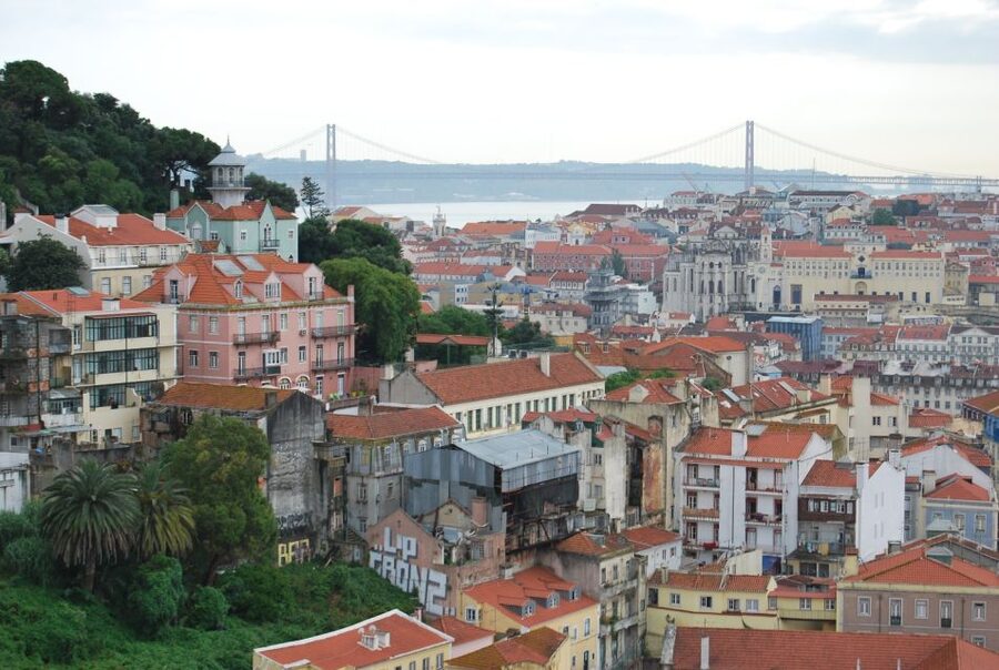 Lisbon: Alfama and São Jorge Castle Quarters Walking Tour - Roman Olisipo at the Cetária