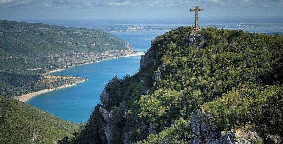 Lisbon: Arrábida & Sesimbra w/ Palmela Castle & Wine Tasting - Palmela Castle and the Setúbal countryside