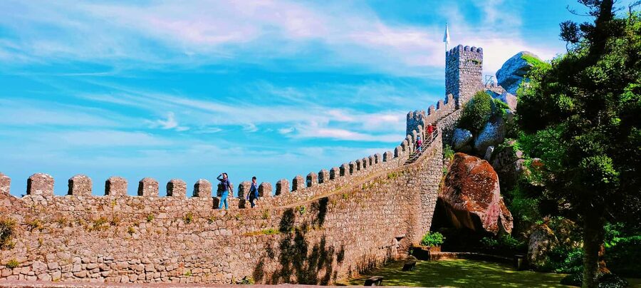 Lisbon: Pena Palace, Moorish Castle, Monserrate & Cabo Roca. - The Moorish Castle brings older walls and wide views