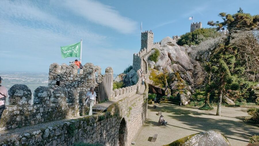 Lisbon: Pena Palace, Qta Regaleira, Moorish Castle & Cascais - Starting from Lisbon in a private BMW