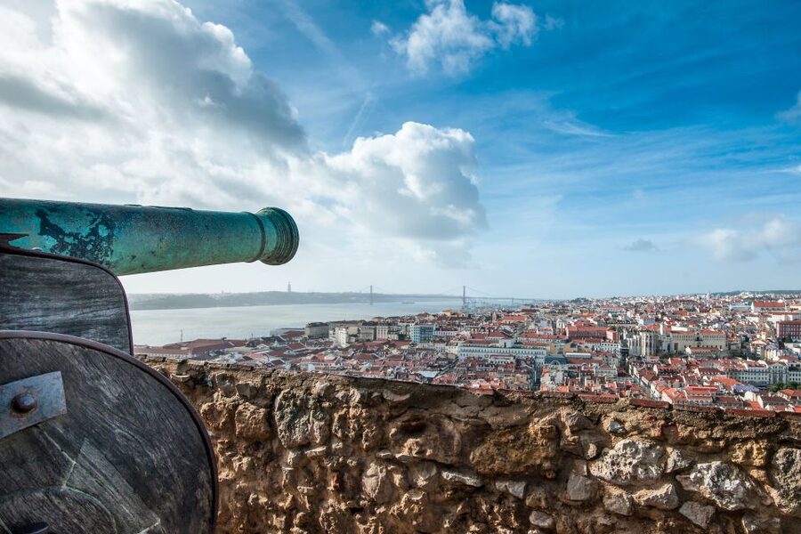 Lisbon: Sao Jorge Castle Skip-the-Line Ticket with Guide - The opening history talk and what it adds