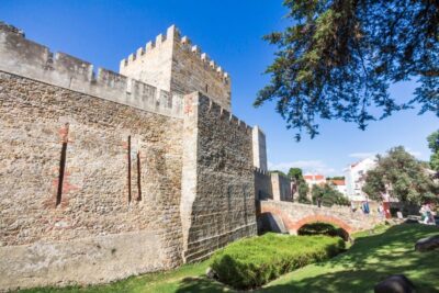 Sao Jorge Castle Skip-the-Line Ticket with Guide