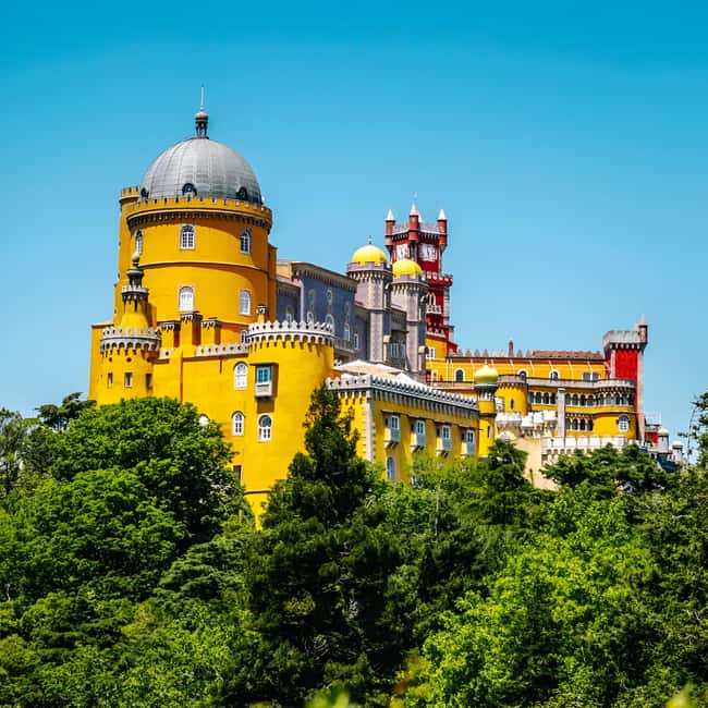 Lisbon: Sintra, Pena, Moorish Castle, Cabo Da Roca & Cascais - Sintra town for lunch and free time