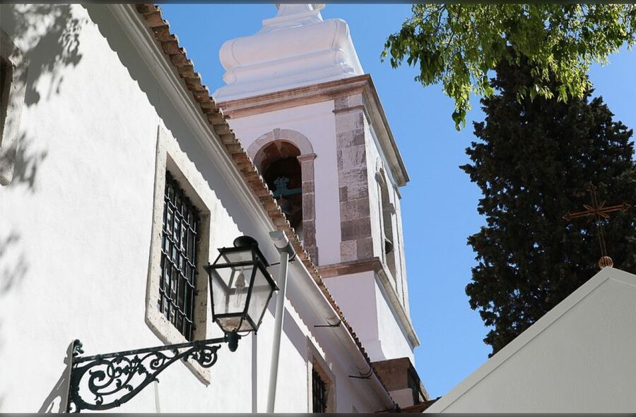 Lisbon: Tower of Saint George’s Castle Church Ticket & Drink - What happens inside Há Vida no Bairro do Castelo