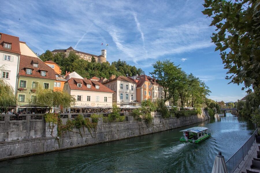 Ljubljana: Castle Entry Ticket with Optional Funicular Ride - Choosing the multilingual audio guide