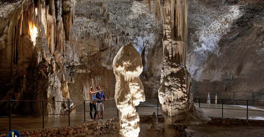 Ljubljana: Postojna Cave and Predjama Castle Tour - What the guide adds to the day