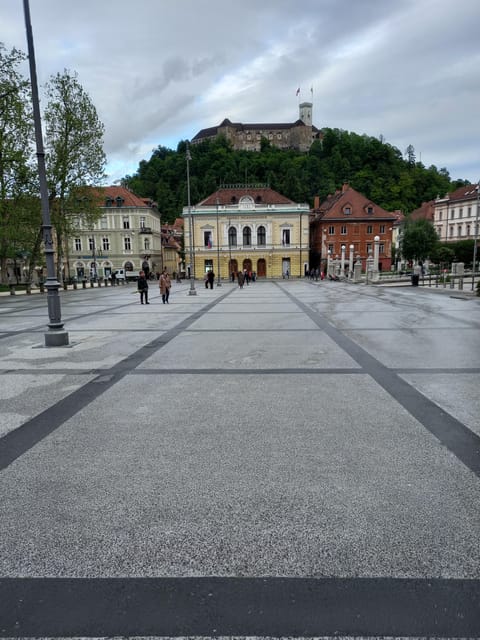 Ljubljana wonderful castle on foot and new places :) - Crossing Cobblers’ Bridge before the climb