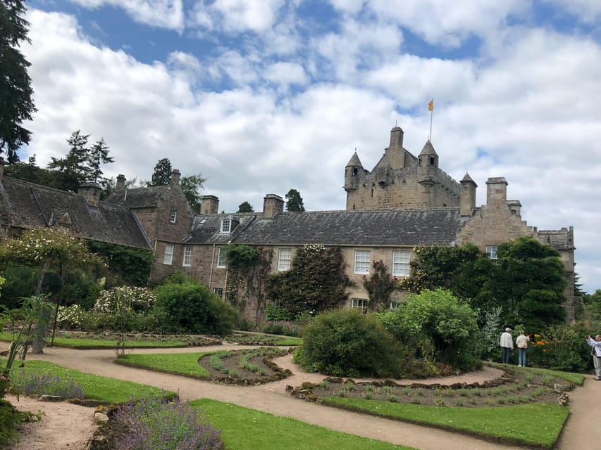 LOCH NESS ,CAWDOR CASTLE ,CLAVA CAIRNS & MORE FROM INVERNESS - Loch Ness and the ruins of Urquhart Castle
