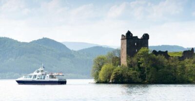 Loch Ness: Urquhart Castle Round-Trip Cruise